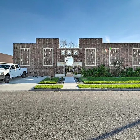 Sleek Edinburg Home Near Shopping And Hiking!